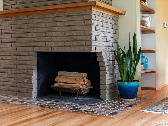 4th image of 6608 183rd St SW