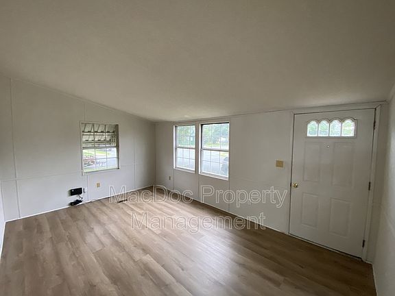 3rd image of 900 White St