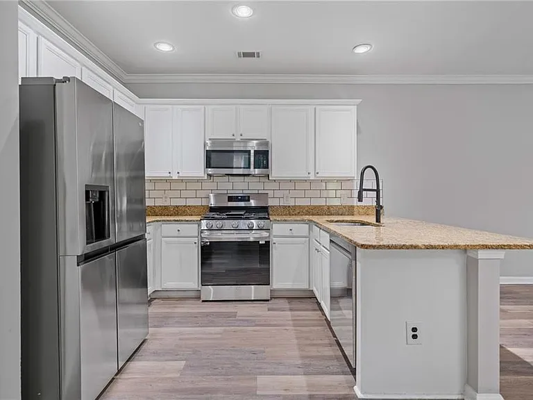 950 Firethorne Pass — Photo 4