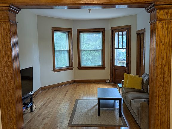 3rd image of 2053 W Belle Plaine Ave #2