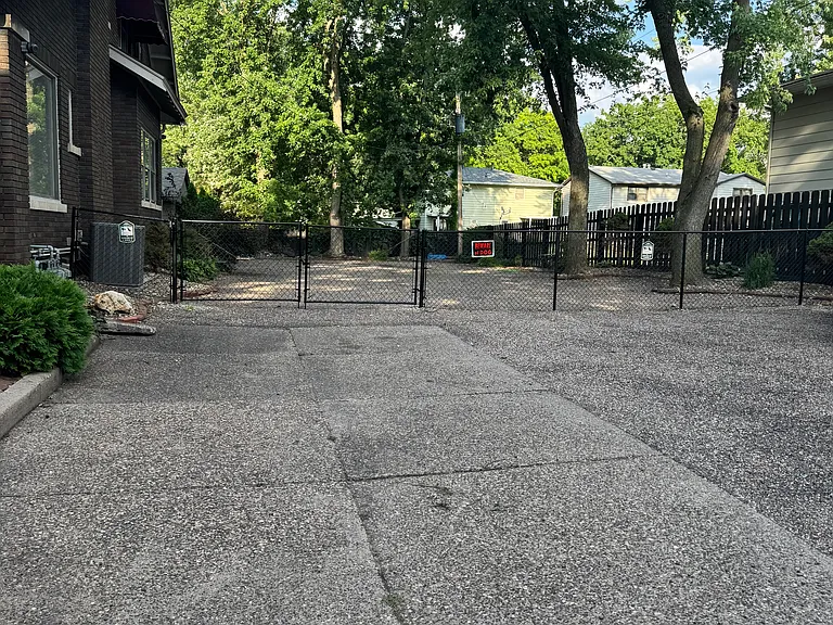 2125 Eastern Ave — Photo 10
