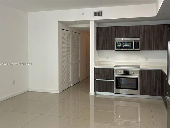 4th image of 488 NE 18th St Unit 3002