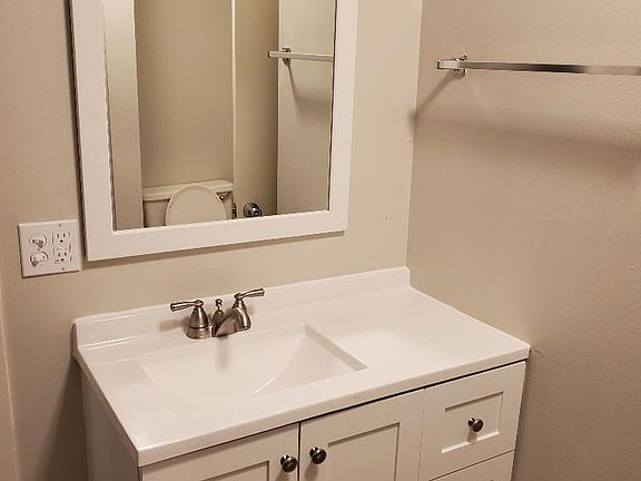 3rd image of 204 Williamsburg Dr #5
