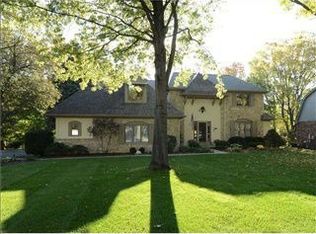 45 Williamsburg Ct, Zionsville, IN 46077