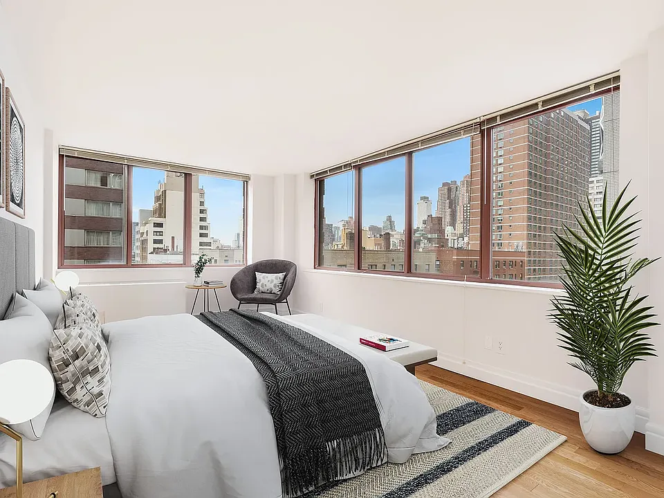 260 W 52nd St #4F