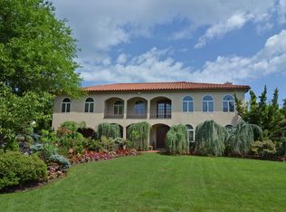 175 Walnut Ln, Manhasset, NY 11030