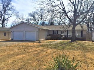 320 W Grandview Dr, Vandalia, IL 62471