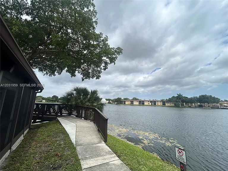 322 Briarwood Cir #1-17 — Photo 31