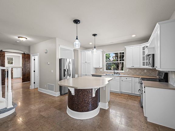 5th image of 3741 Florentine Dr