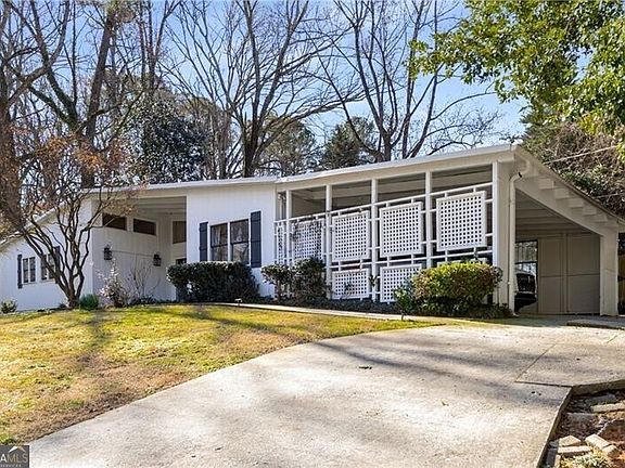 3rd image of 130 Putnam Cir NE