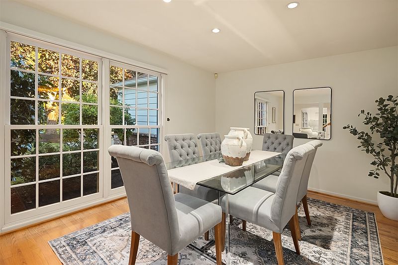 4th image of 5209 55th Avenue NE