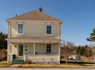90 Tannery Rd, Lunenburg, NS B0J 2C0