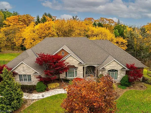 27 Sun Ave, Hamilton, ON L9H 5A6