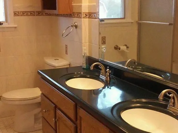 910 Crestwood Dr, Brookfield, OH 44403