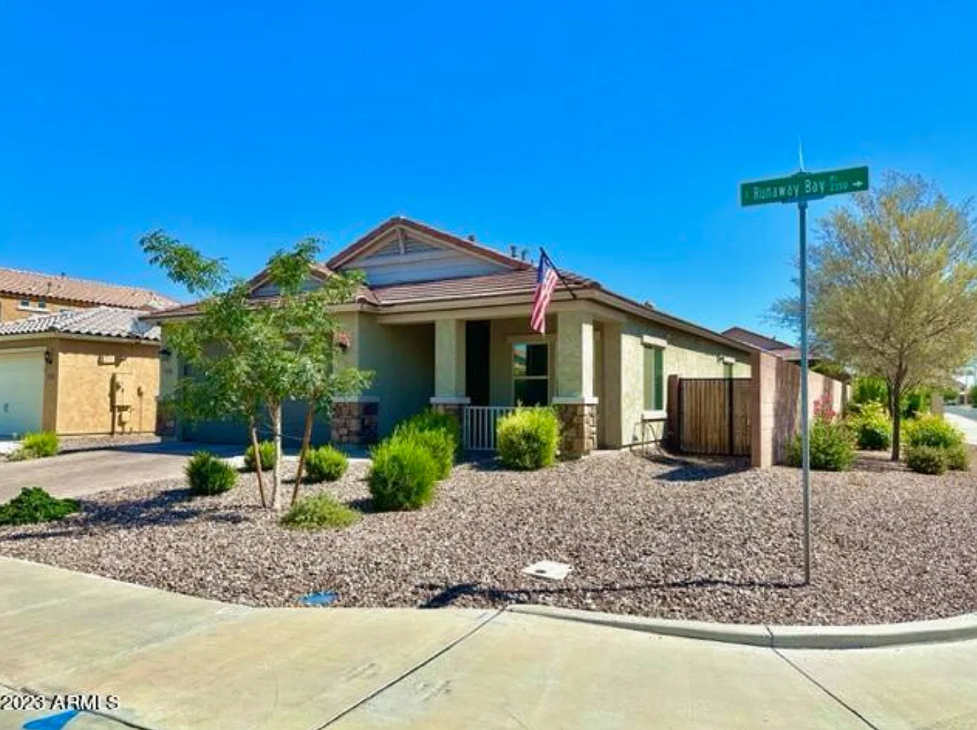 3 bed, 1759 sqft, $2,400 — Photo 2