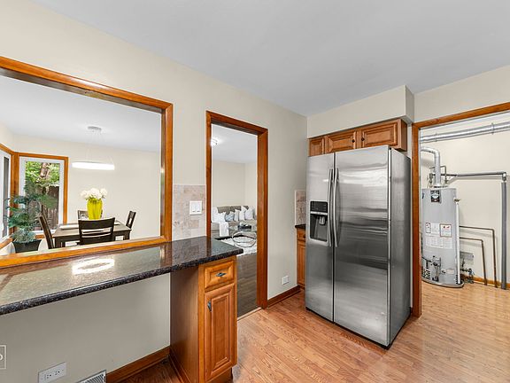 5th image of 2715 Geneva Ave