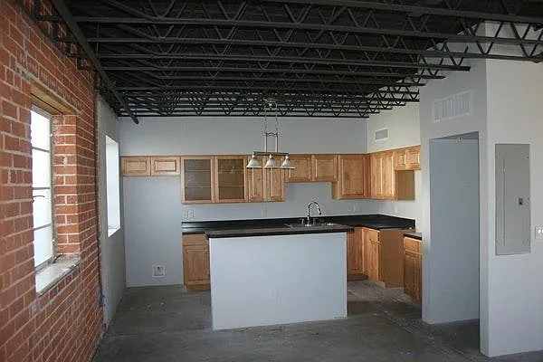 Studio, 871 sqft, $1,365 — Photo 3