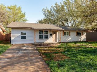 829 NW 22nd St, Moore, OK 73160