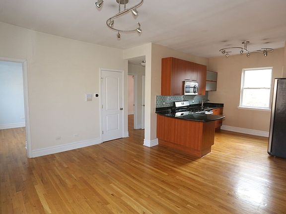 5th image of 2457 W Sunnyside Ave #1