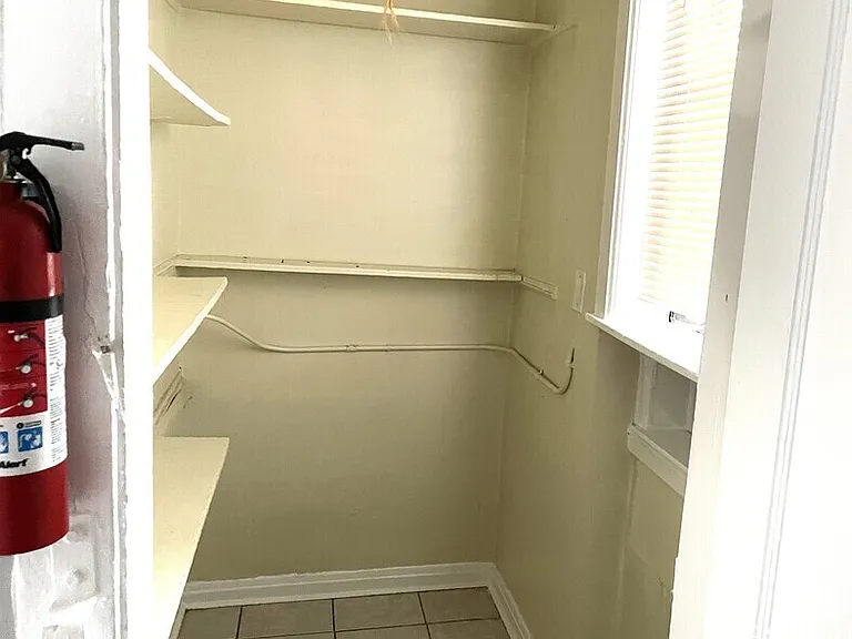 2551 N Avers Ave #2C — Photo 4