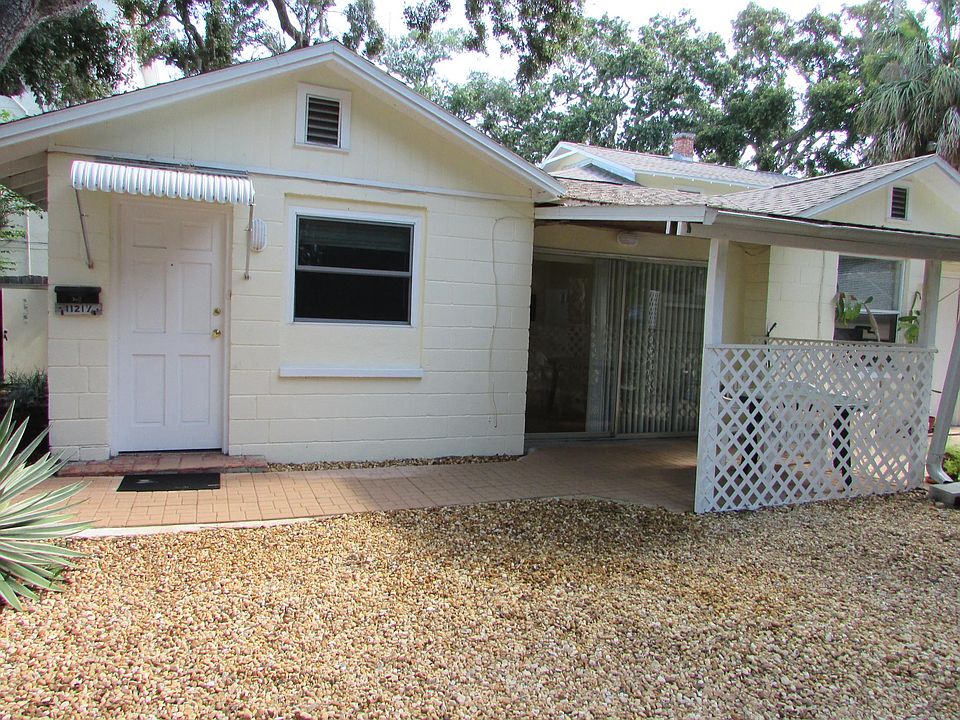 Private parking and covered patio