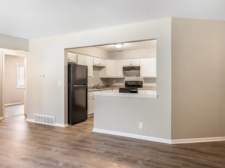 4222 S 51st St #7 — Photo 3