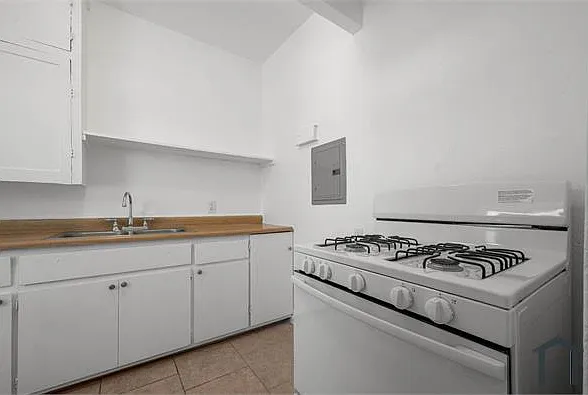 910 S Mariposa Ave #17 — Photo 8
