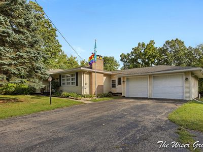 1910 Knapp St NE, Grand Rapids, MI, 49505