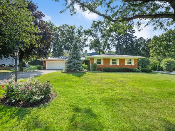 21 Regent Dr, Oak Brook, IL 60523