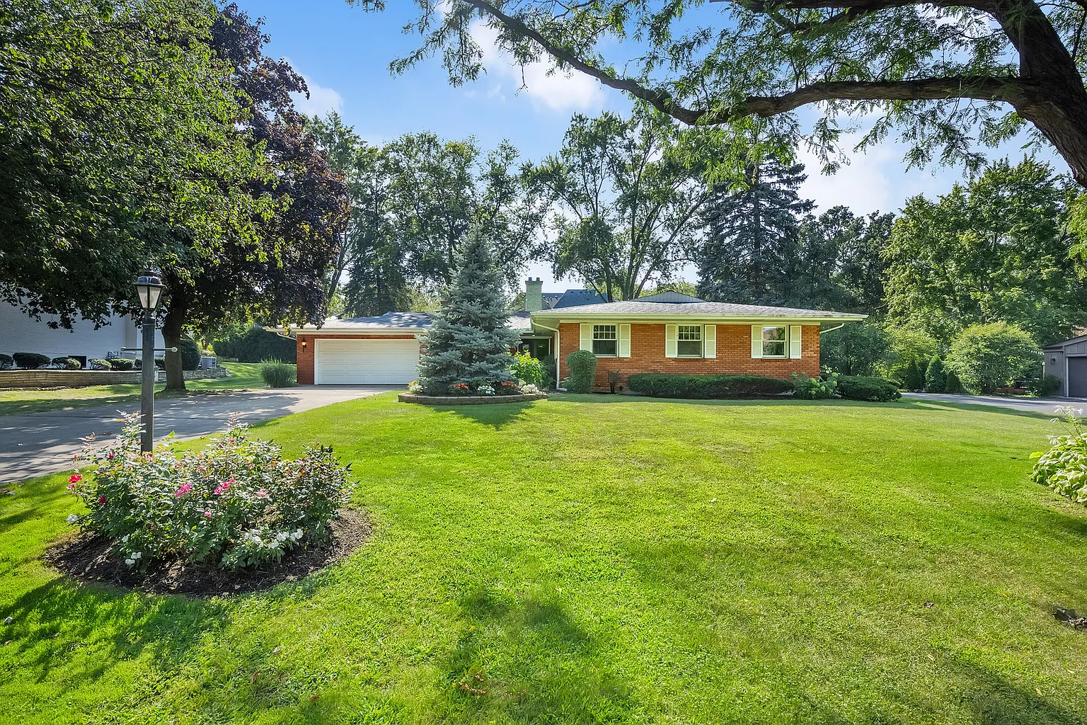 21 Regent Dr photo 1