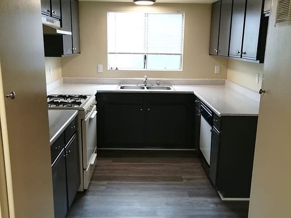 5th image of 14997 Washington Dr APT 10