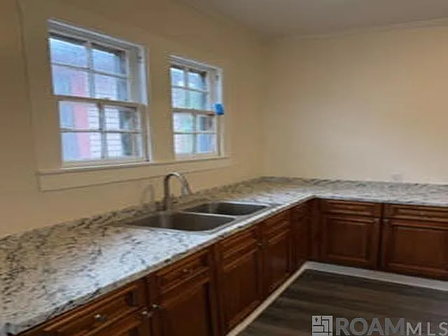 3 bed, 1200 sqft, $1,800 — Photo 2