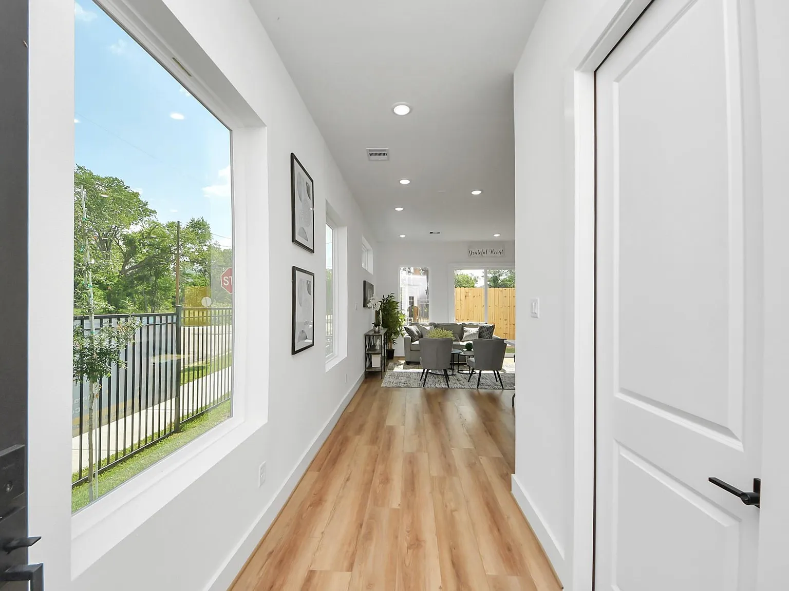 3 bed, 3.5 bath, 1664 sqft, $2,600 — Photo 3