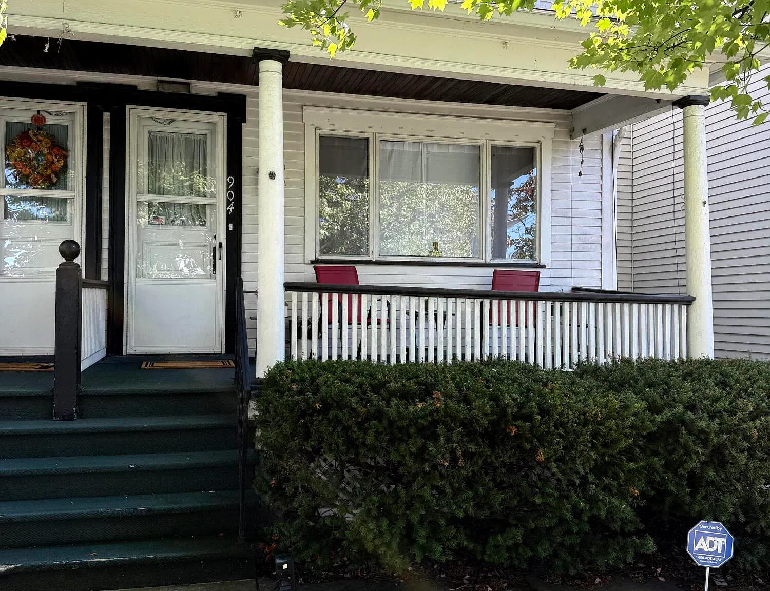3 bed, 1.5 bath, 1800 sqft, $1,750 — Photo 1