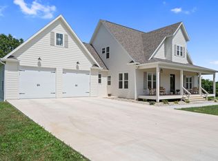893 Hidden Springs Ln, Reeds Spring, MO 65737