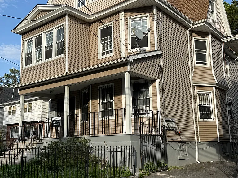 26 Alexander St #2 — Photo 4