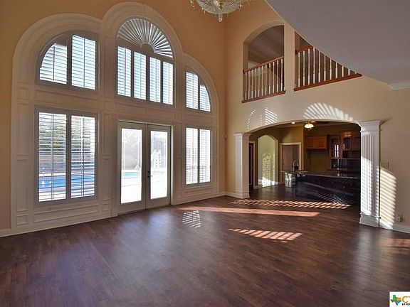 3rd image of 209 Willowbend Dr