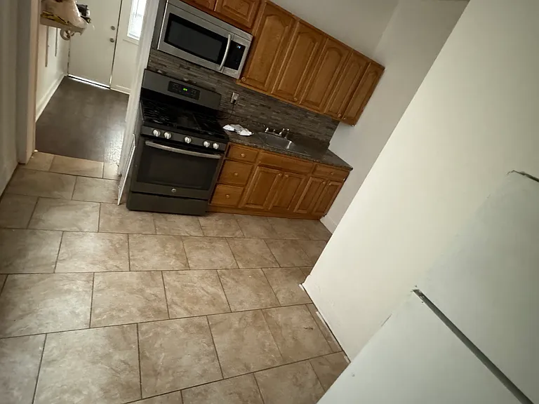 1640 Allengrove St #1 — Photo 8