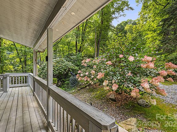 3rd image of 1358 Dogwood Dr