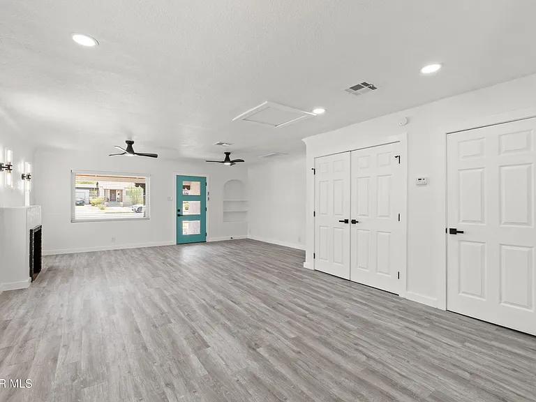 3221 N Stanton St — Photo 19
