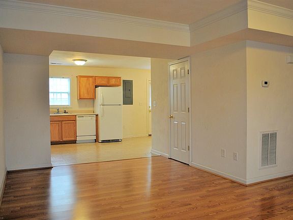 5th image of 50 Charleston Ln
