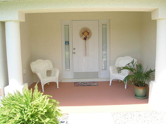 Inviting Front Entryway