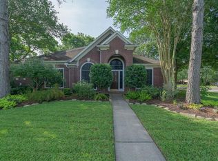 1211 Blueberry Ln, Friendswood, TX 77546