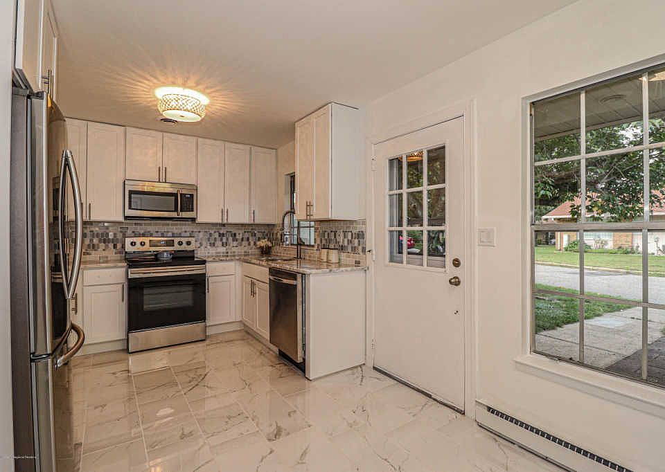 1st image of 74A Buckingham Dr