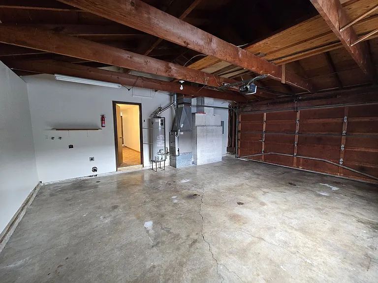 4645 Reimann St NE — Photo 11