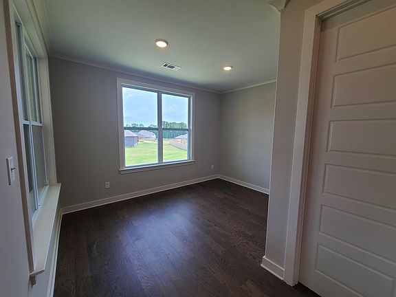 3rd image of 634 Mount Laurel Dr