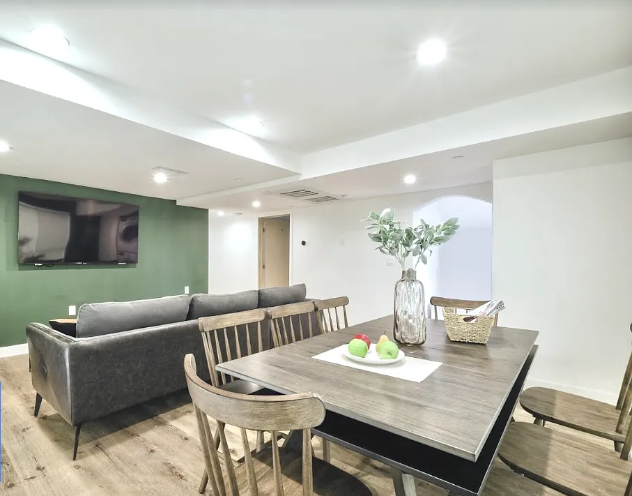 1455 W 36th St — Photo 3