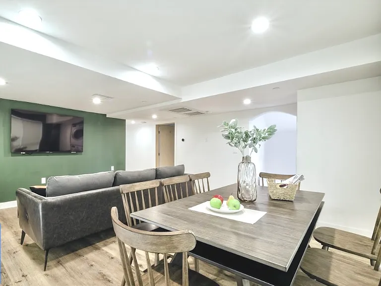 1455 W 36th St — Photo 3