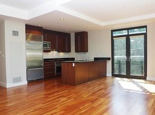 2400 Beacon St UNIT 204, Chestnut Hill, MA 02467