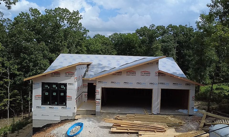 1st image of 6 Bradwell Ln